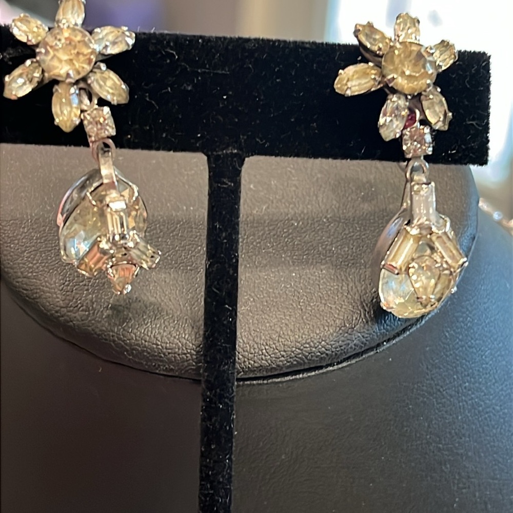 Volupte Vintage Rhinestone Necklace & Screw Back Earring Set. Beyond Exquisite. - Picture 6 of 16